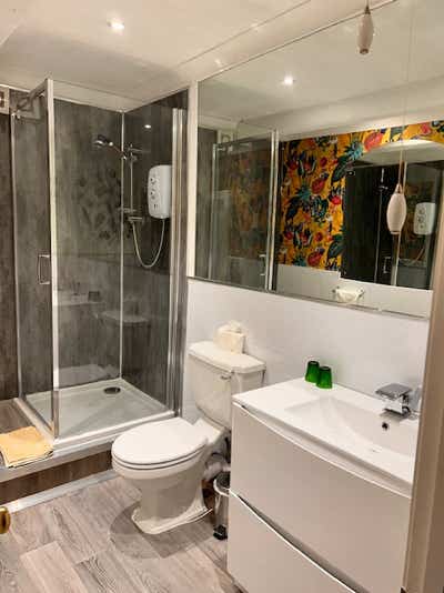 En-suite bathroom at Henwick House, Ludlow